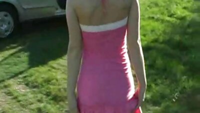 Eine Brünette mit engem Arsch wird in sexfilme mit älteren frauen der Schule penetriert