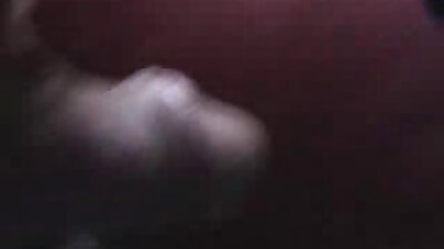 Frau mit erotische filme mit reifen frauen dickem Arsch bewegt ihren Hintern vor der Kamera