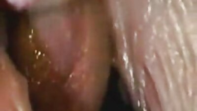 Eine pornos von reifen frauen Tussi mit saftigem Hintern wird auf dem Massagetisch gefickt