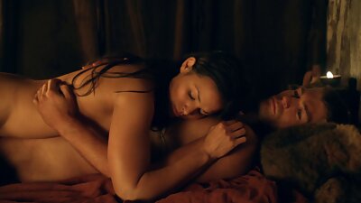 Cumming auf ihre schönen großen natürlichen Titten reife sexfilme